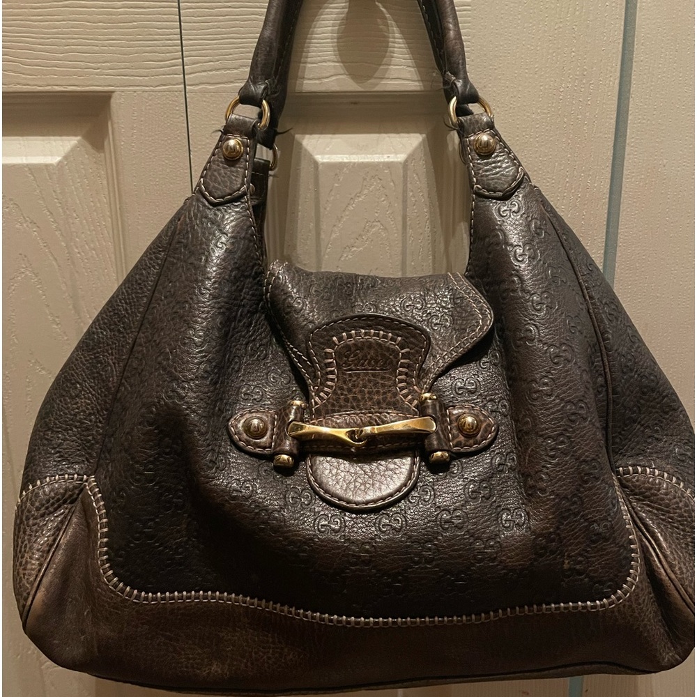 Beautiful expresso color Gucci handbag in mint condition